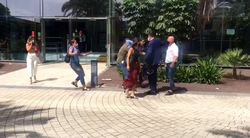 Familiares de Yurena increparon ayer a José Manuel H. a quien se juzga por encubrir el crimen/TA.